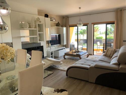 Apartment 2 minutes from beach with pool
