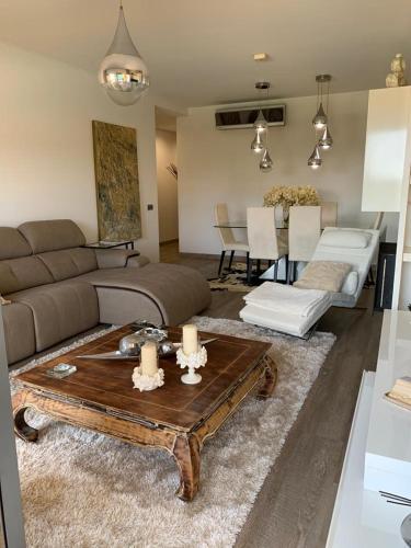 Apartment 2 minutes from beach with pool