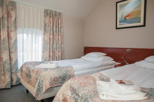 Кровать или кровати в номере Hotel Hugo Business & Spa