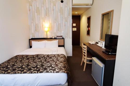 Postel nebo postele na pokoji v ubytování Tachikawa Regent Hotel