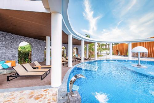 a swimming pool in a house with a dome at Minera Hot Springs Binh Chau in Binh Chau