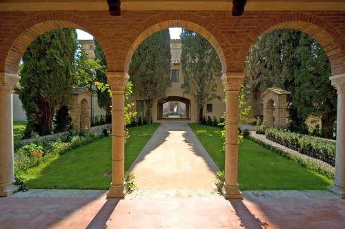 Taman di luar Argiano Dimore Wine Relais