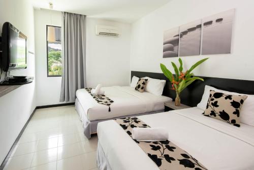 Tempat tidur dalam kamar di Riverra Inn Langkawi