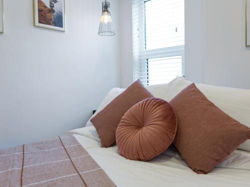 Ein Bett oder Betten in einem Zimmer der Unterkunft Macs Townhouse Dungarvan