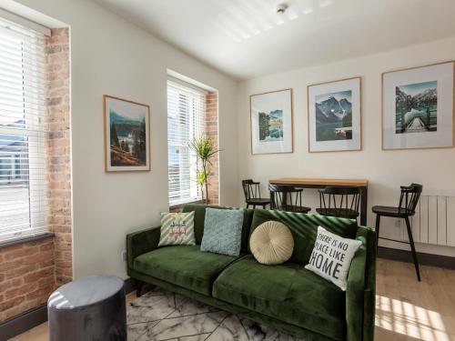 Ein Sitzbereich in der Unterkunft Macs Townhouse Dungarvan