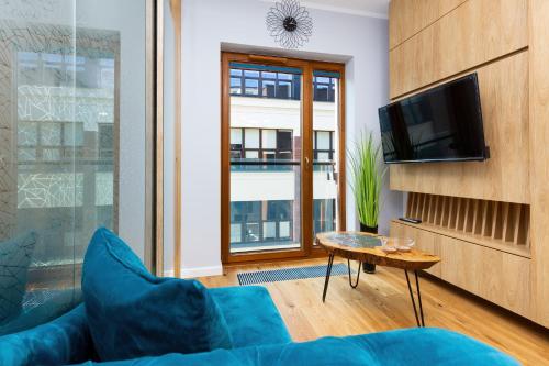Televízia a/alebo spoločenská miestnosť v ubytovaní Apartments Warsaw Pawia by Noclegi Renters