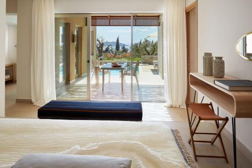 Posezení v ubytování Excellent Halkidiki Villa Residential Villa 2 2 Bedrooms Stunning Sea Views Ouranoupoli