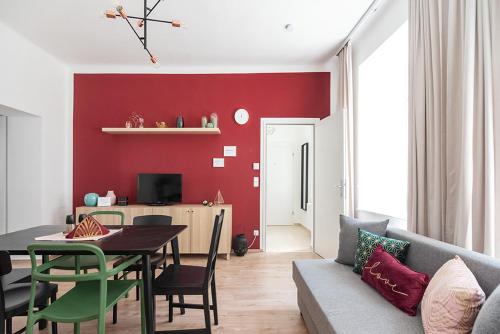 Colorful Apartment Facing Green Courtyard