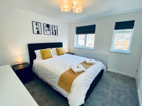 A bed or beds in a room at Wilnecote House