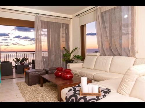 Χώρος καθιστικού στο Sunset View Mermaid Villa