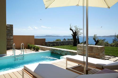 Bazén v ubytování Excellent Halkidiki Villa Junior Pool Villa 2 1 Bedroom Stunning Sea Views Ouranoupoli nebo v jeho okolí