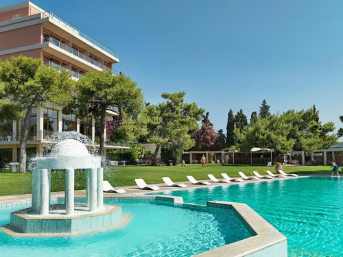 Kalamaki Beach Resort tesisinde veya buraya yakın yüzme havuzu