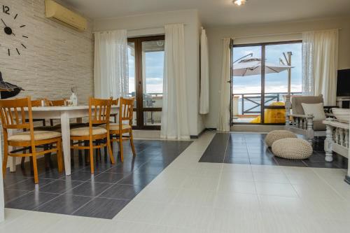 a dining room with a table and chairs at Lovely 3BD flat with PARKING and SEA VIEW by Flаt Manаger in Chernomorets