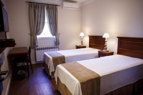 Tempat tidur dalam kamar di Hotel Atlântico Praia