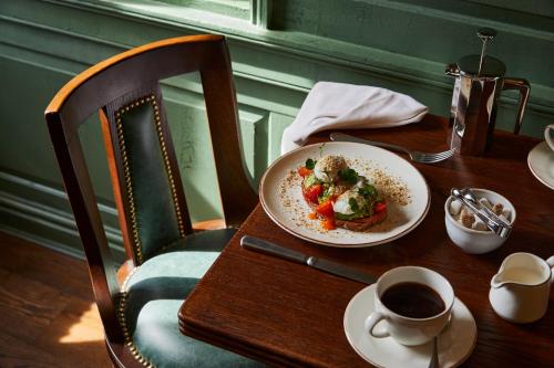 Jídlo v hotelu nebo okolí