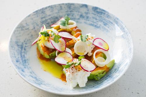 ホテルの敷地内または近くでの食事または食べ物