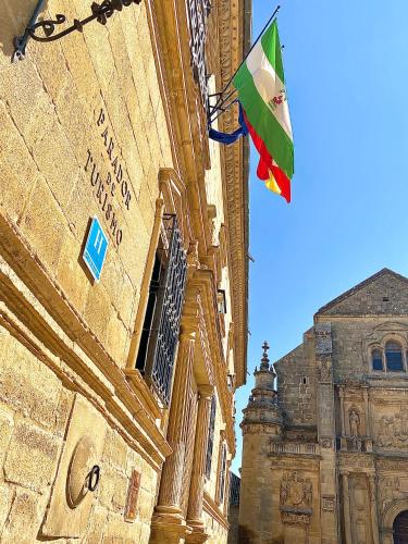 a flag hanging from the side of a building at Balcones con Encanto - vistas al conjunto monumental Patrimonio de la Humanidad in Úbeda