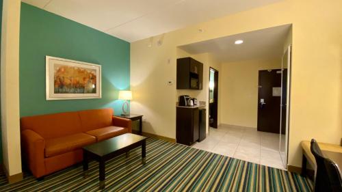 Holiday Inn Express Hotel & Suites Orlando East-UCF Area, an IHG Hotel Image