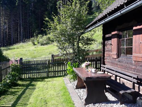 Ein Garten an der Unterkunft Umundumhütte