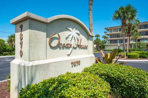 a sign for a resort with a palm tree at Grandma's Rest East in Saint Augustine