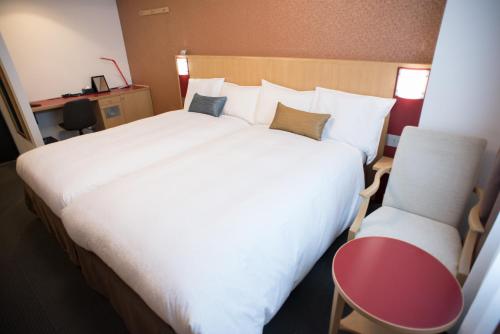 Postel nebo postele na pokoji v ubytování Hotel The West Hills Mito