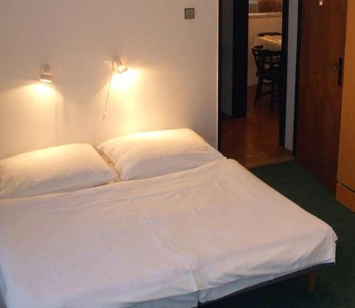 Posteľ alebo postele v izbe v ubytovaní Vila Altwaldorf B&B Vysoke Tatry