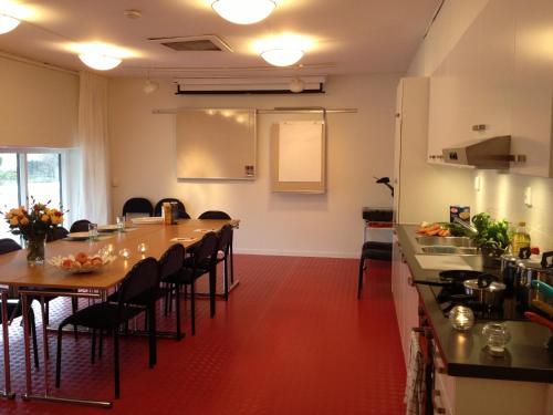 a dining room with a long table and chairs at Ariston Hotell in Lidingö