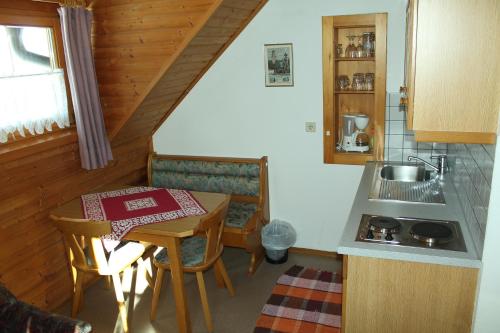 Kuchyňa alebo kuchynka v ubytovaní Appartement Pension Grasser