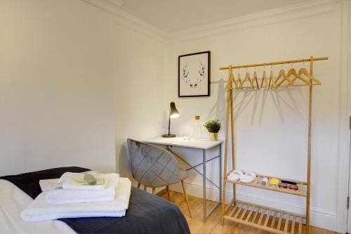 a bedroom with a bed and a desk with a chair at Leamington Spa Warwick Place Apartments in Leamington Spa