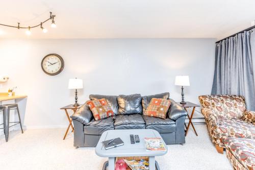 Cozy Crystal Mountain Condo