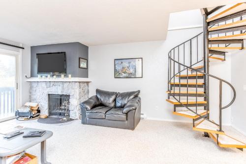 Cozy Crystal Mountain Condo