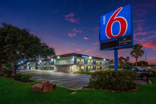 a eleven sign in front of a building at Motel 6-College Station, TX - Bryan in College Station