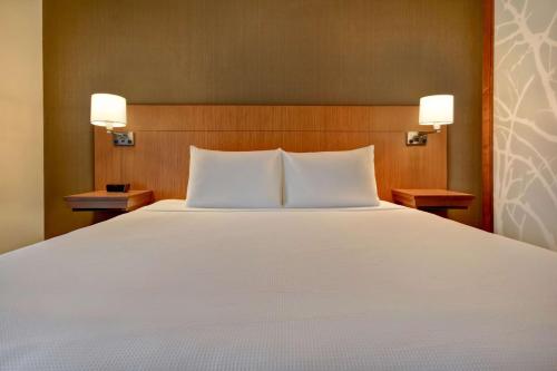 Ένα ή περισσότερα κρεβάτια σε δωμάτιο στο Hyatt Place Huntsville - Research Park - Redstone