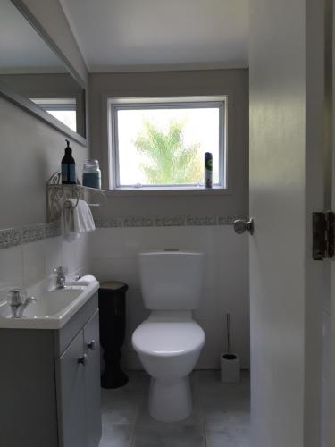 Ein Badezimmer in der Unterkunft Sunseeker Lodge