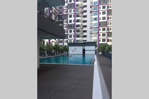 Kolam renang di atau di dekat The Heights Residence Homestay