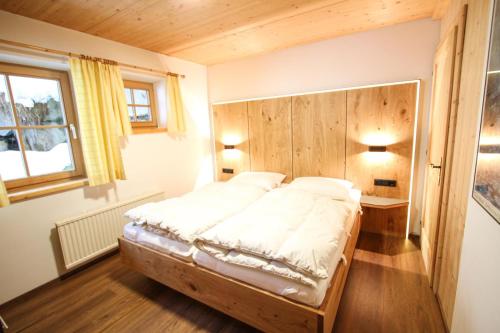 Säng eller sängar i ett rum på Chalet Königsleiten 174