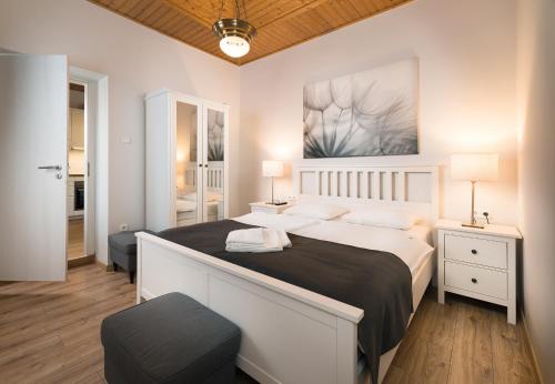 מיטה או מיטות בחדר ב-Provence Apartmanok