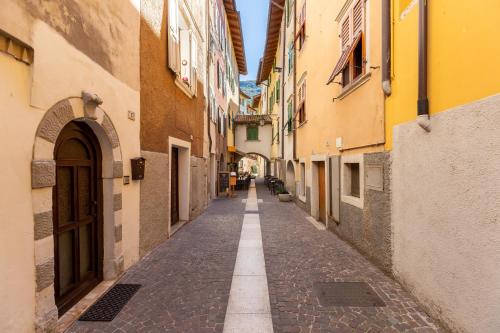 an alley in an alley way between two buildings at Hotel Lago Di Garda in Nago-Torbole