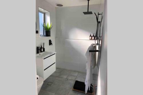 Galería fotográfica de Beautifully renovated quiet unit in Cronulla en Cronulla