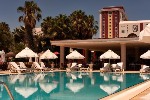 The swimming pool at or close to Club Hotel Sera