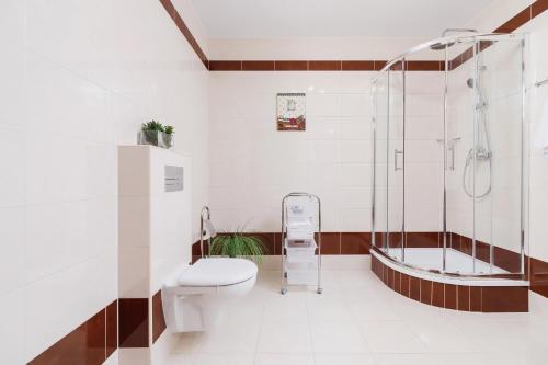 Kúpeľňa v ubytovaní Apartament Szarotka Kierpcówka 16 Kościelisko by Noclegi Renters