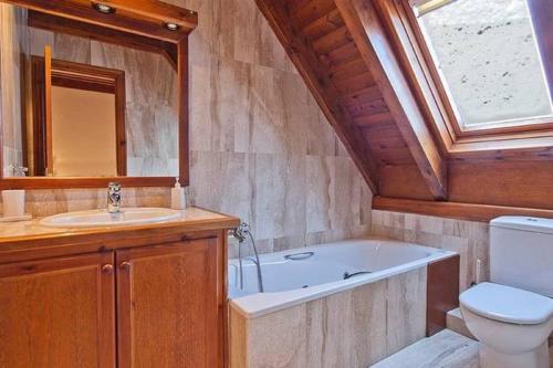 Ένα μπάνιο στο Salardu casa aranesa Cardenal