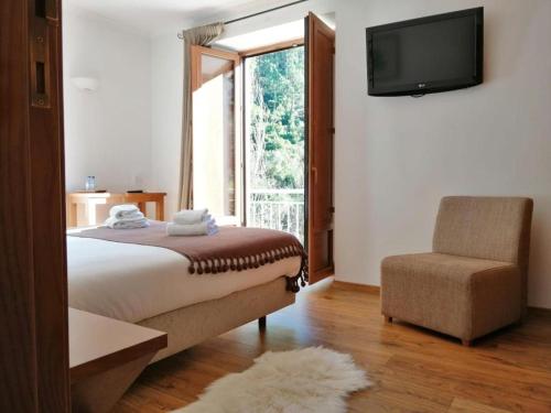 Giường trong phòng chung tại Rio d'Azenha - Country House