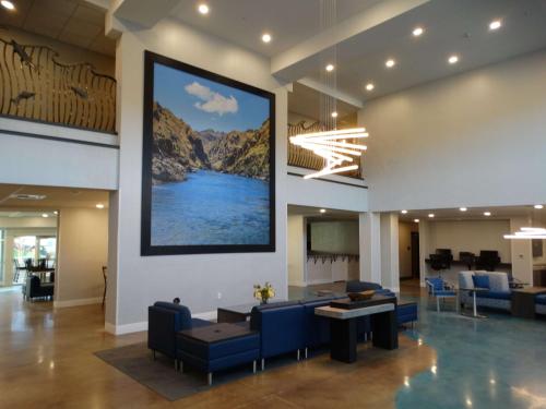 Lobby o reception area sa Best Western Plus The Inn at Hells Canyon