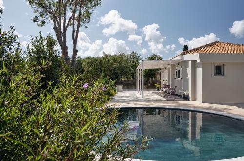 Πισίνα στο ή κοντά στο Villa Matina