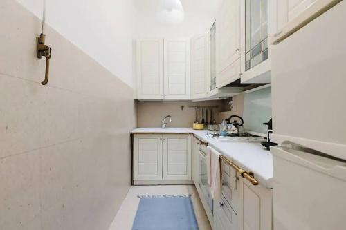 Kuchyň nebo kuchyňský kout v ubytování HostMe Piazza di Spagna apartament