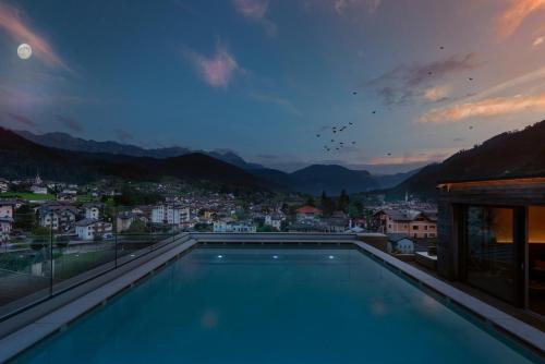Ein allgemeiner Bergblick oder ein Berglick von des Hotels aus
