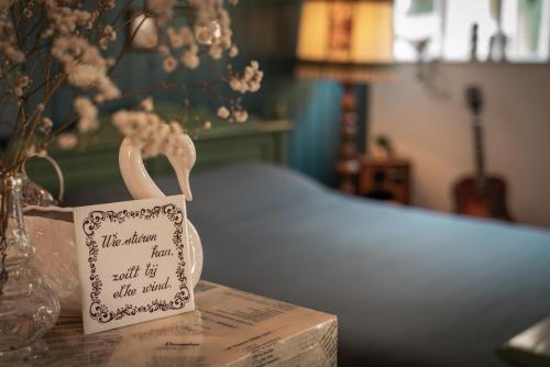 a table with a box with a sign on it at Gieters Gruttertje, Vintage stay in the village centre in Giethoorn