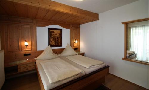 Postel nebo postele na pokoji v ubytování Alpenflair Ferienwohnungen Gästehaus Tepferdt