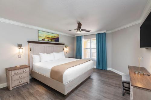 เตียงในห้องที่ Westgate Branson Lakes Resort